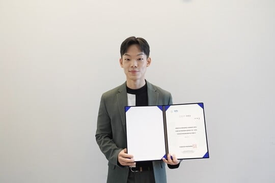 (사진=이니셜 엔터테인먼트)
