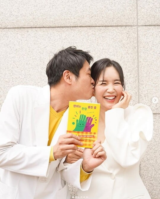 장영란, ♥한창 '쪽' 볼뽀뽀에 "너무 억지로 하는거 아님?" [TEN★]