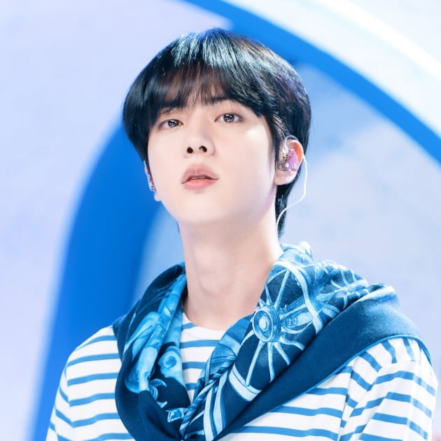 방탄소년단 진, 英VOGUE, 美매체 솔로 활동 '기대감 UP'
