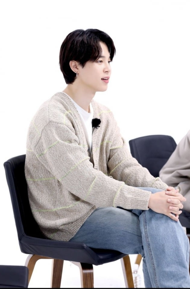 방탄소년단 지민, 무더위 날려버린 인더섬 청량미 대공개