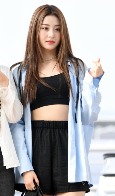 [TEN 포토] 르세라핌 허윤진 '우아한 하트'