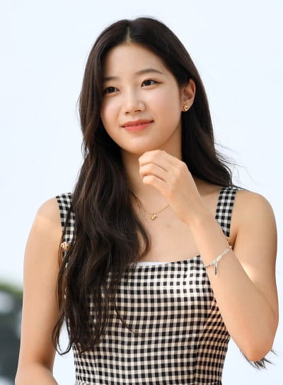 [TEN 포토] 르세라핌 카즈하 '햇빛에 더해진 이쁨'