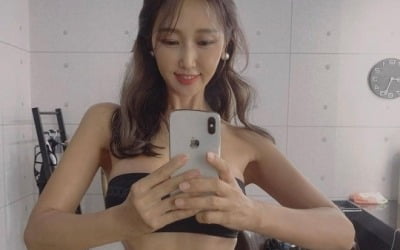 '3번째 결혼' 이수진, 54세에 파격 노출…"납작배"까지 과감하게 [TEN★]