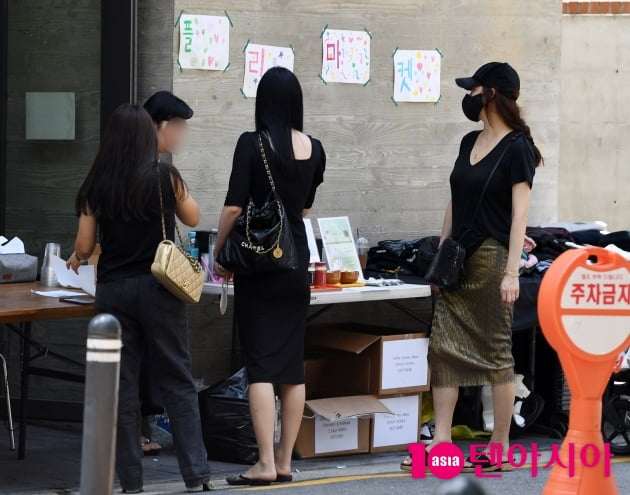[단독][TEN 포토+] 박시연 '음주 자숙중 플리마켓 열어...복귀시동?'
