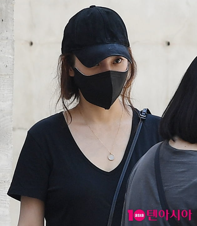 [단독][TEN 포토+] 박시연 '음주 자숙중 플리마켓 열어...복귀시동?'