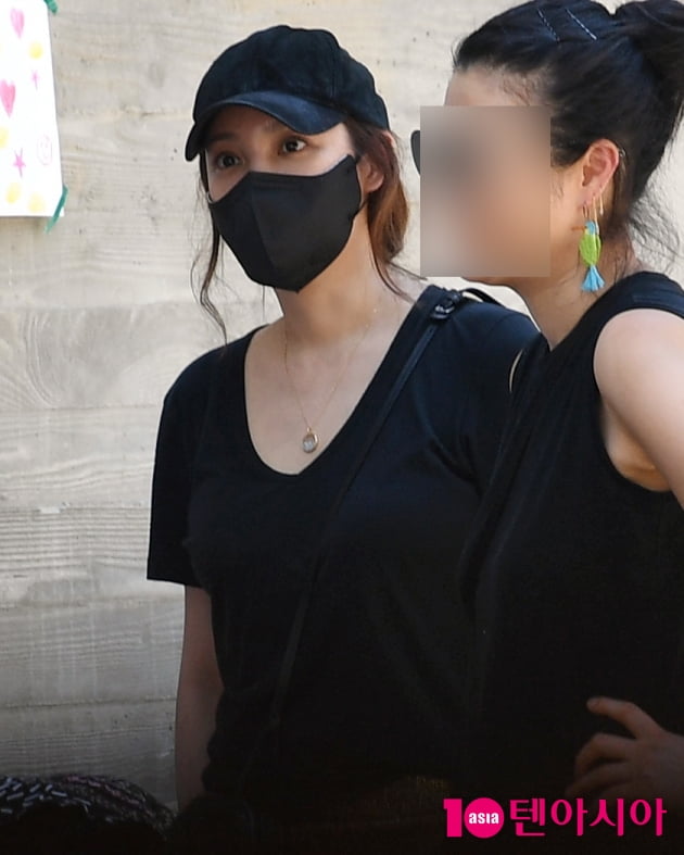 [단독][TEN 포토+] 박시연 '음주 자숙중 플리마켓 열어...복귀시동?'