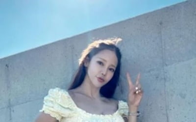 '류필립♥' 미나, 해운대에서 뽐낸 건강美…탄탄 몸매 과시[TEN★]