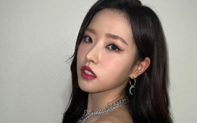 올리비아 혜, 자줏빛 입술도 찰떡…예쁜 게 체질[TEN★]