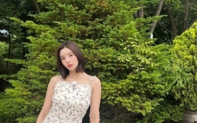 권은비, 미니 원피스로 '청순 여신' 등극…청량美 가득[TEN★]