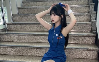 여진, 흰양말신고 계단 청소중?…엽기 아이돌 등극[TEN★]