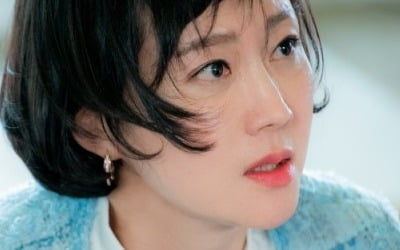 염정아, 무릎 꿇었다…처참한 상황 속 억센 눈빛 ('클리닝업')