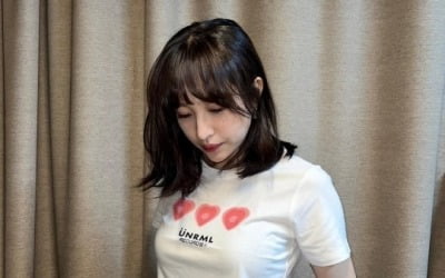 하니, '♥양재웅'과 열애 인정 후 첫 근황…가슴에 그려진 하트[TEN★]