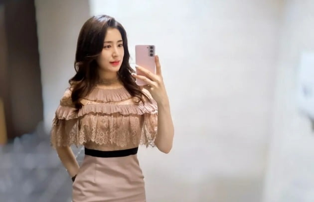 '의사계 김태희' 민혜연, 거울 앞 셀카 굴욕 없네…이러니 ♥주진모가 반했지[TEN★]