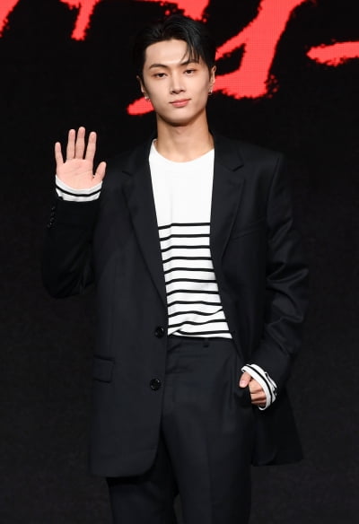 [TEN 포토] 엔하이픈 제이 '환상적인 턱선'