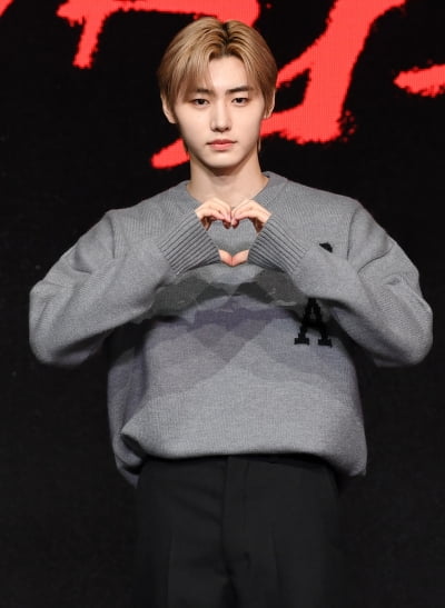[TEN 포토] 엔하이픈 성훈 '금요일 남자의 치명적인 하트'