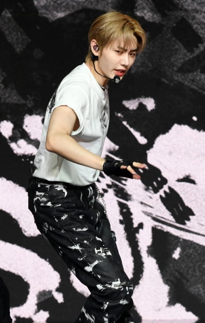 [TEN 포토] 엔하이픈 성훈 '매력적인 콧날'