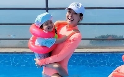 '백종원♥' 소유진, 형광주황 수영복 입고 고급 펜션에서 여름 휴가 "happy weekend" [TEN★]