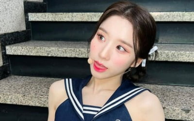 희진, 계단에서도 편히 눕는 아이돌…대리석 바닥 추위도 이겨내네[TEN★]