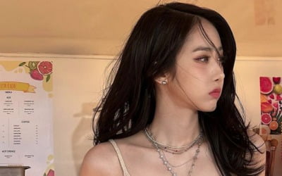 비비지 신비, 화려한 목걸이 보다 빛나는 미모 …가녀린 몸매 '눈길'[TEN★]