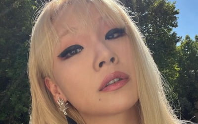 CL, 과감 노출→ 진한 아이라인…넘치는 섹시美 [TEN★]