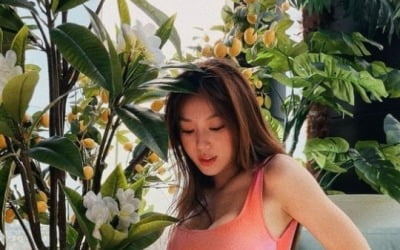 '원빈 조카' 김희정, 핫팬츠에 수영복…구리빛 피부에 건강美[TEN★]
