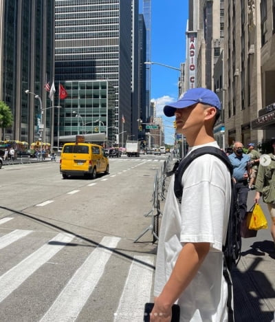 유아인, 미국 여행하며 힐링중...'현실 남친룩'[TEN★]