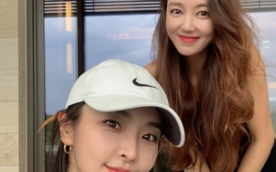 이소연×정유미, 골프장을 런웨이로 만들었네…"우리 유미, 머리 올려주기"[TEN★]