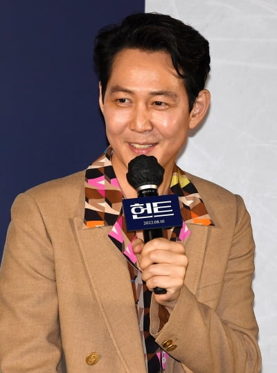 [TEN 포토] 이정재 '영화감독으로 인사드려요'