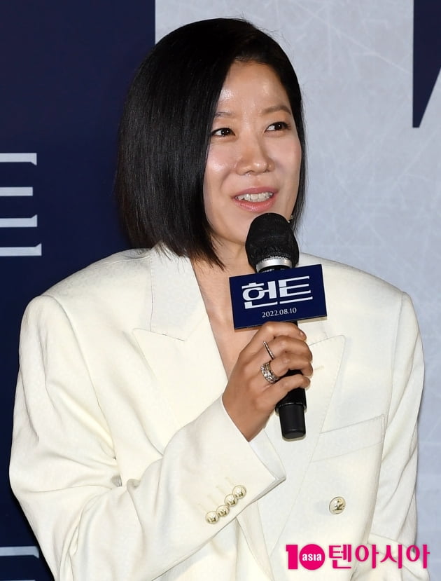 [TEN 포토] 전혜진 '이정재 감독님이라 콜'