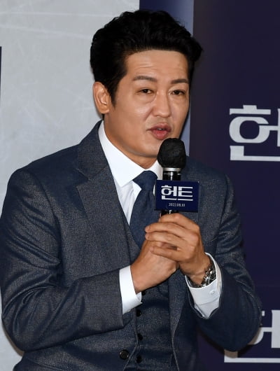 [TEN 포토] 허성태 '막내로 인사드립니다 생김새는 아니지만'