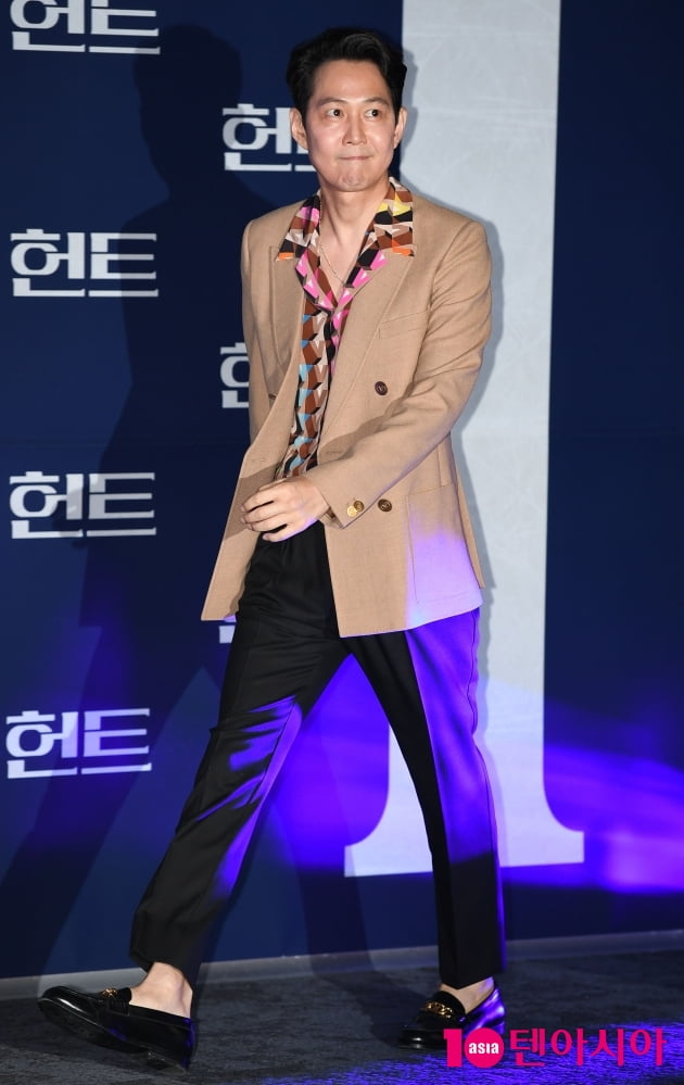 [TEN 포토] 이정재 '영화 '헌트' 감독의 떨림'