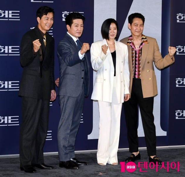 [TEN 포토] 정우성-허성태-전혜진-이정재 '우리영화 '헌트' 파이팅'