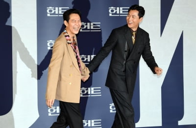 [종합]'청담 부부' 이정재♥정우성, 23년 만에 뭉쳤다…믿고 보는 '헌트'