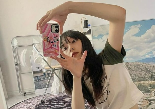 김보라, MZ 세대는 거울 셀카 찍는 자세도 남다르네…어떻게 찍은거야?[TEN★]