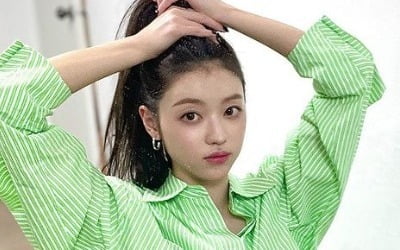 오마이걸 유아, '청사과룩'으로 뽐낸 상큼 미모 [TEN★]