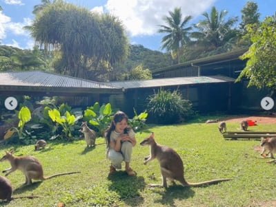 한지민, 호주 태양이 더해진 이쁨...코알라와 힐링중 [TEN★]