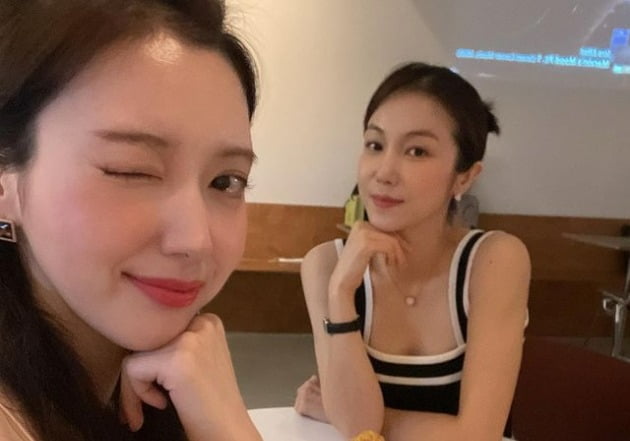 김옥빈, 똑 닮은 동생 채서진과 데이트…우월한 자매 DNA[TEN★]