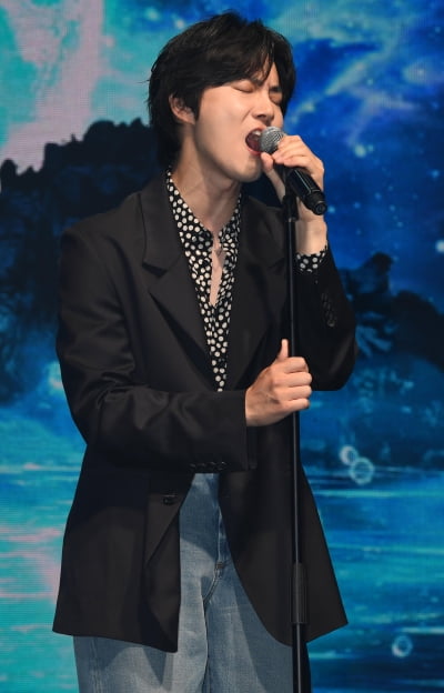 [TEN 포토] 엑소 수호 '송골매 선배님 앞이라 떨려요'