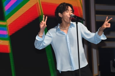 [TEN 포토] 잔나비 최정훈 '무대 장인의 여유'