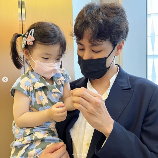 '이다은♥' 윤남기, 리은 양과 다정한 모습...아버지 사랑 듬뿍[TEN★]