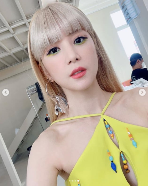 에이핑크 박초롱, 아찔한 끈 원피스...구멍이 너무 많아[TEN★]