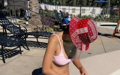 김빈우, 美수영장에서 수영복 자태…유부녀의 탄탄 몸매[TEN★]