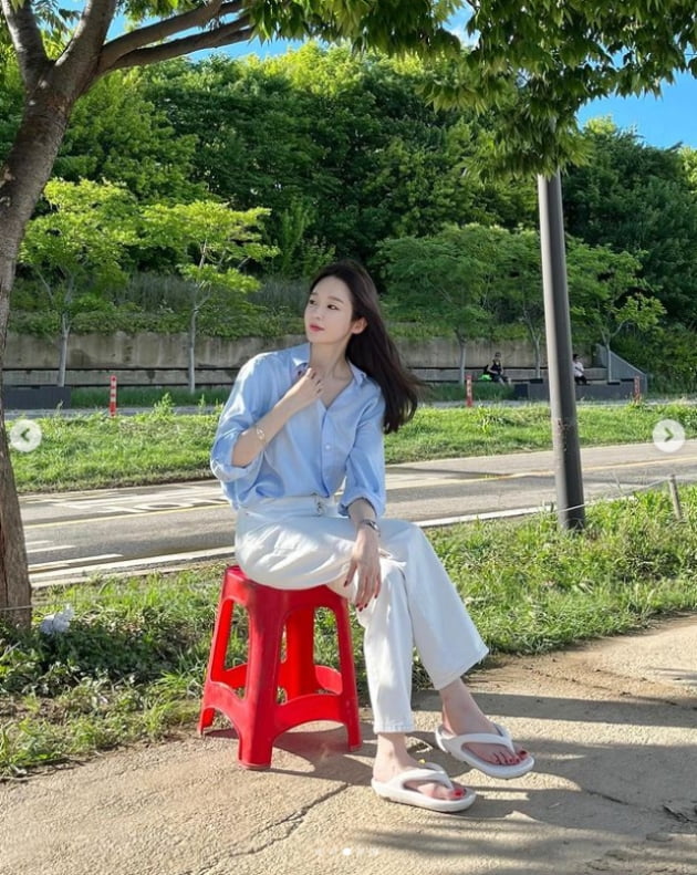 강민경, 이해리 떠나고 허한 마음 잡으러 한강 갔나?...여름햇살에 더해진 이쁨[TEN★]