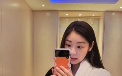 김연아, '피겨 여제'의 우아 비주얼…목욕 가운 입고 한 컷[TEN★]