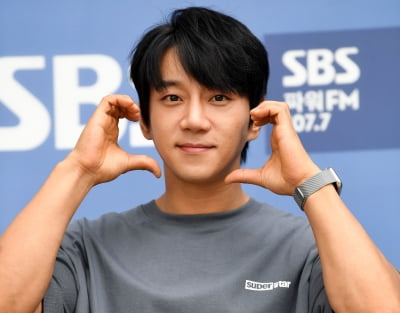 [TEN 포토] 황치열 '스윗한 볼하트'