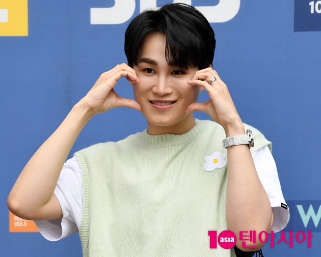 [TEN 포토] 김희재 '심장이 두근두근해지는 외모'
