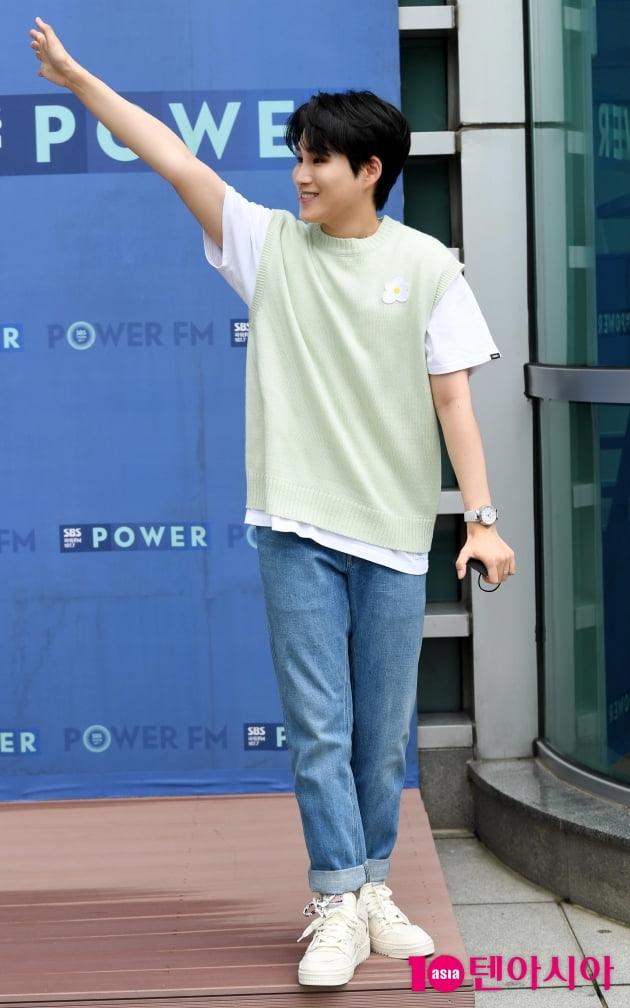 [TEN 포토] 김희재 '팬 여러분 반가워요~'