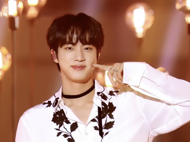 방탄소년단 진, 빌보드 핫 트렌딩 송즈 , 30주 연속 솔로 2곡 차트인 ‘롱런 파워’