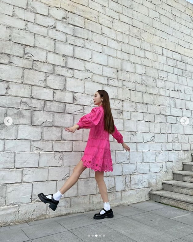 '타일러권♥' 제시카, 점점 말라가는 각선미...핑크빛 유혹[TEN★]