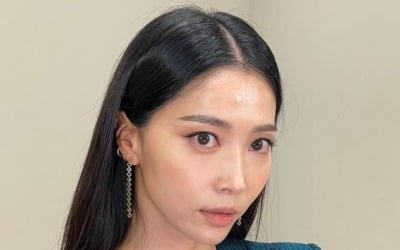 오윤아, 애엄마 안믿기는 고혹미…이민정도 감탄한 미모[TEN★]